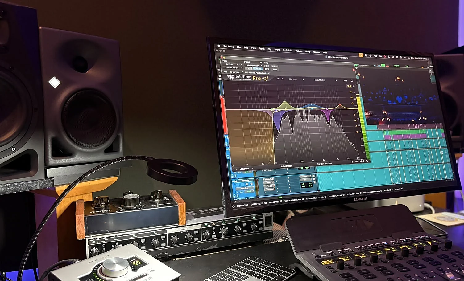 Néstor Randazzo's studio: monitors and a Pro Tools session with an EQ on screen